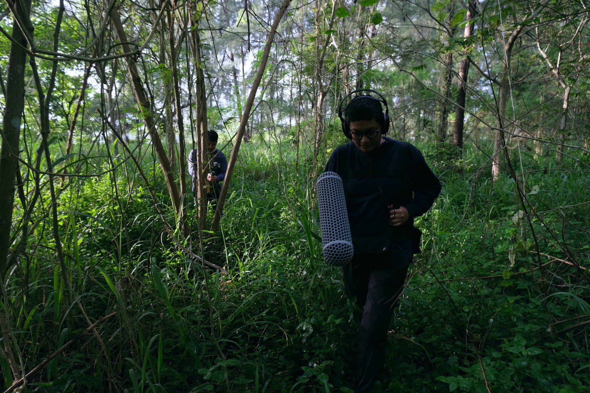 <span>Tini Aliman, </span><em>Pokoknya: Intrusive Transducers</em><span>, 2021, single channel video. Courtesy of the artist. Photo by Eswandy Sarip.</span>